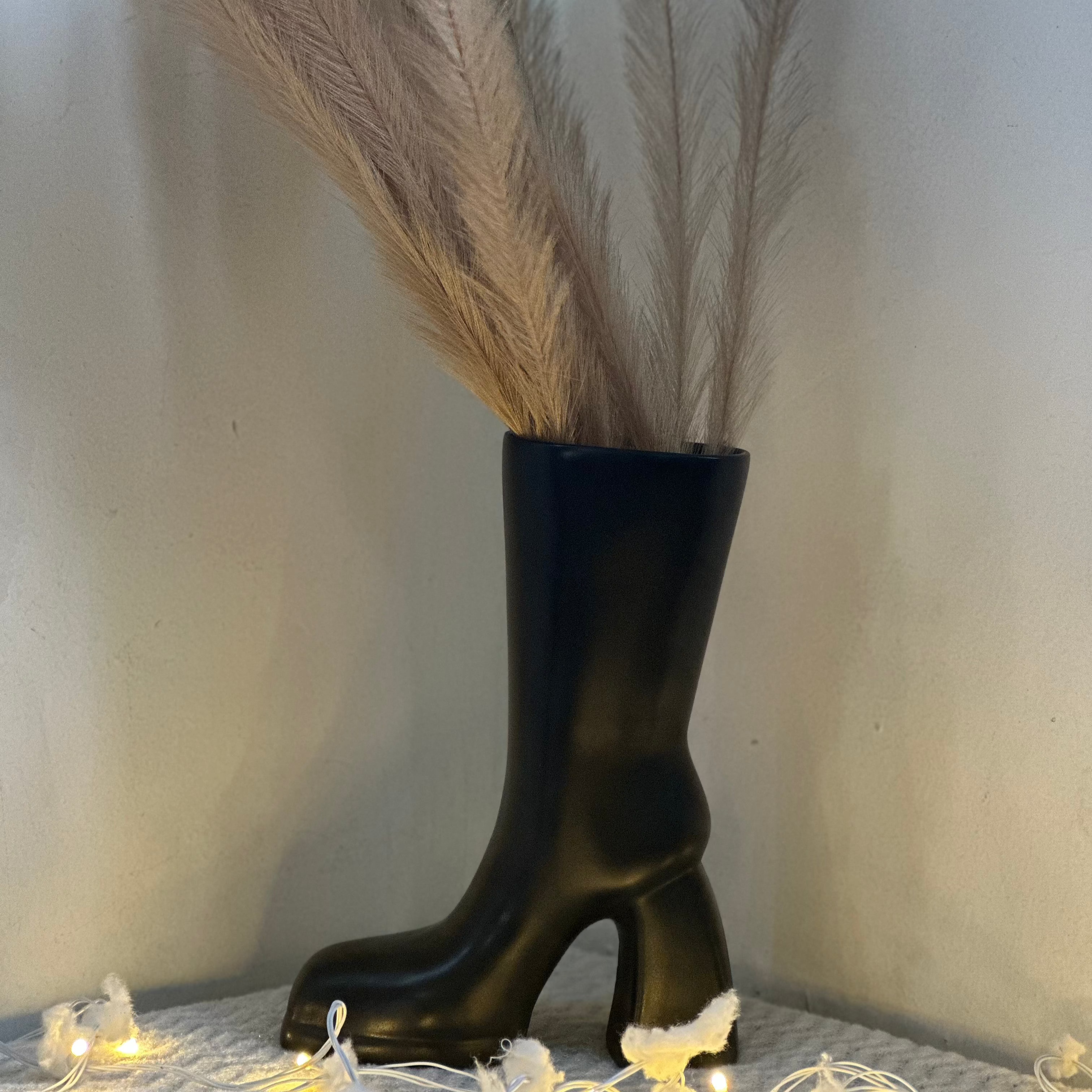 Bloom Boot Vase – Black