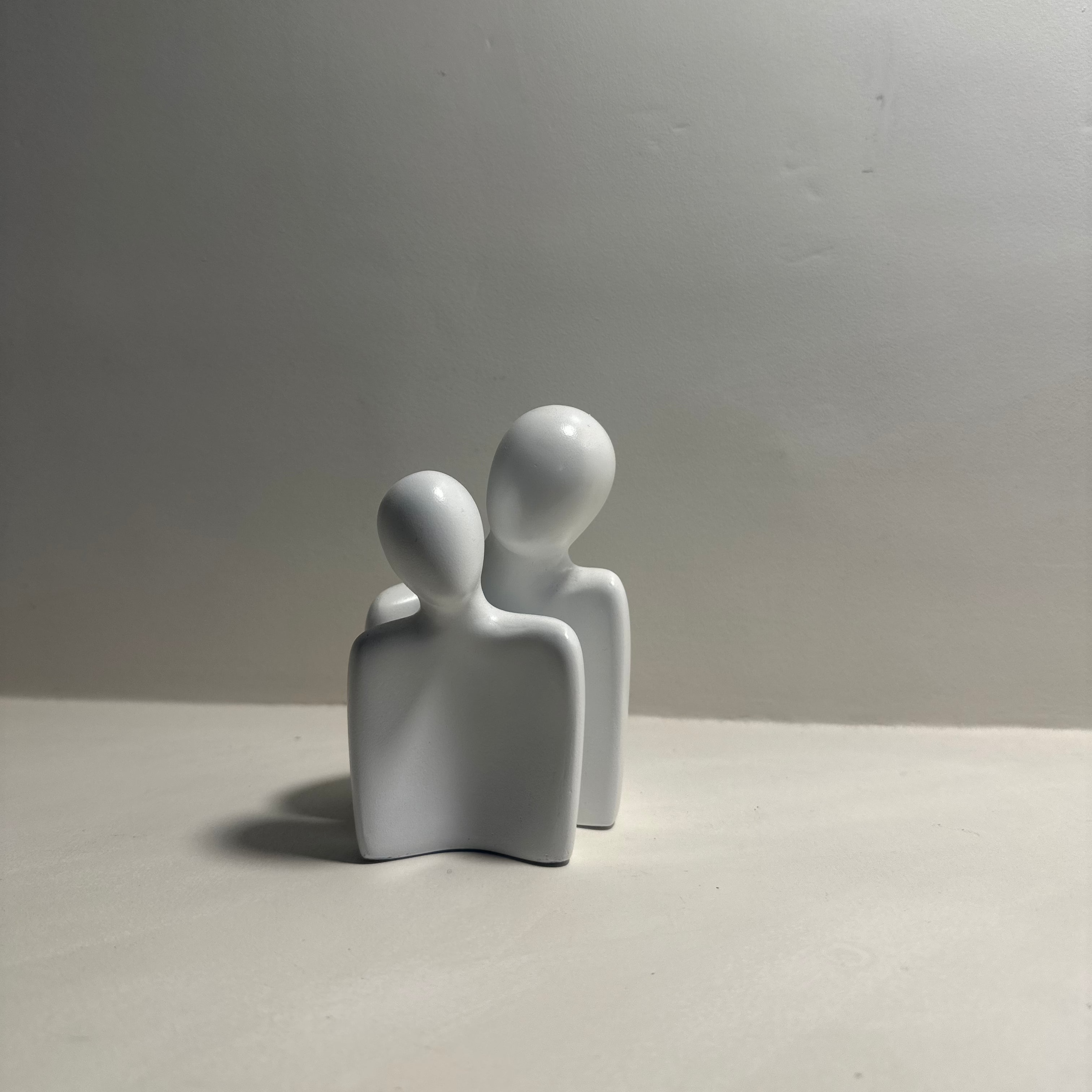 Soulmates Sculpture – White (Set of 2)