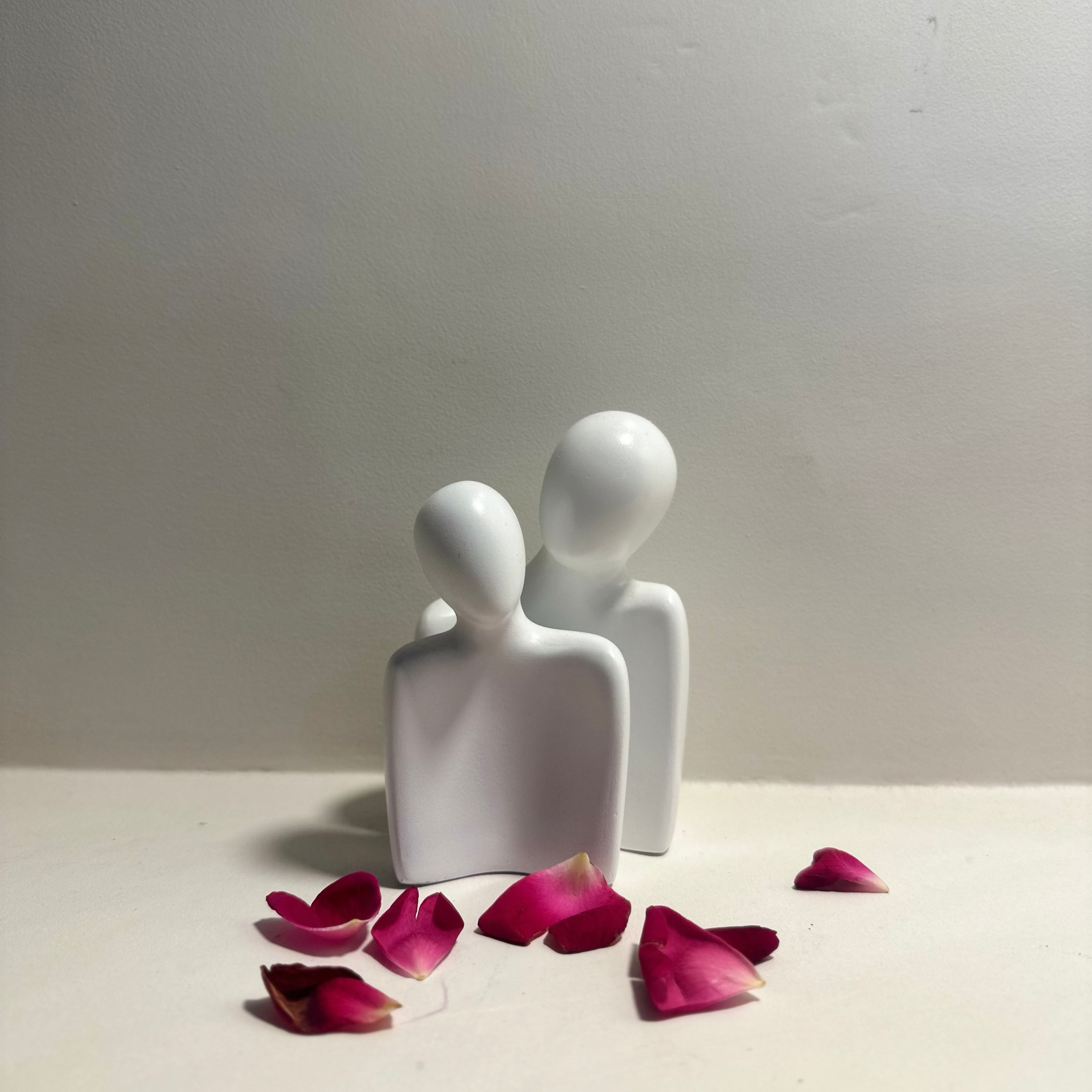 Soulmates Sculpture – White (Set of 2)