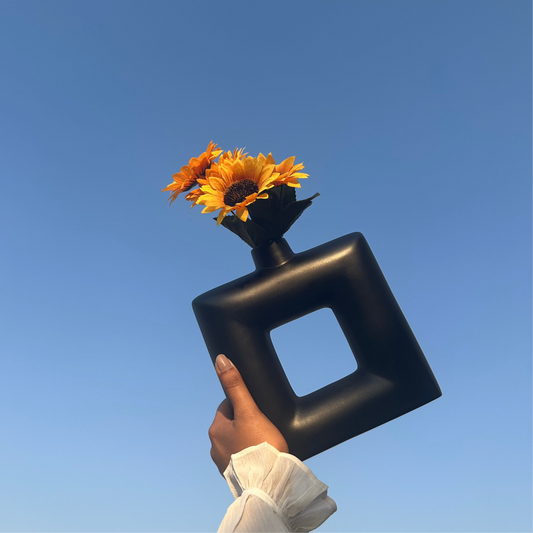 Square Vase β Black